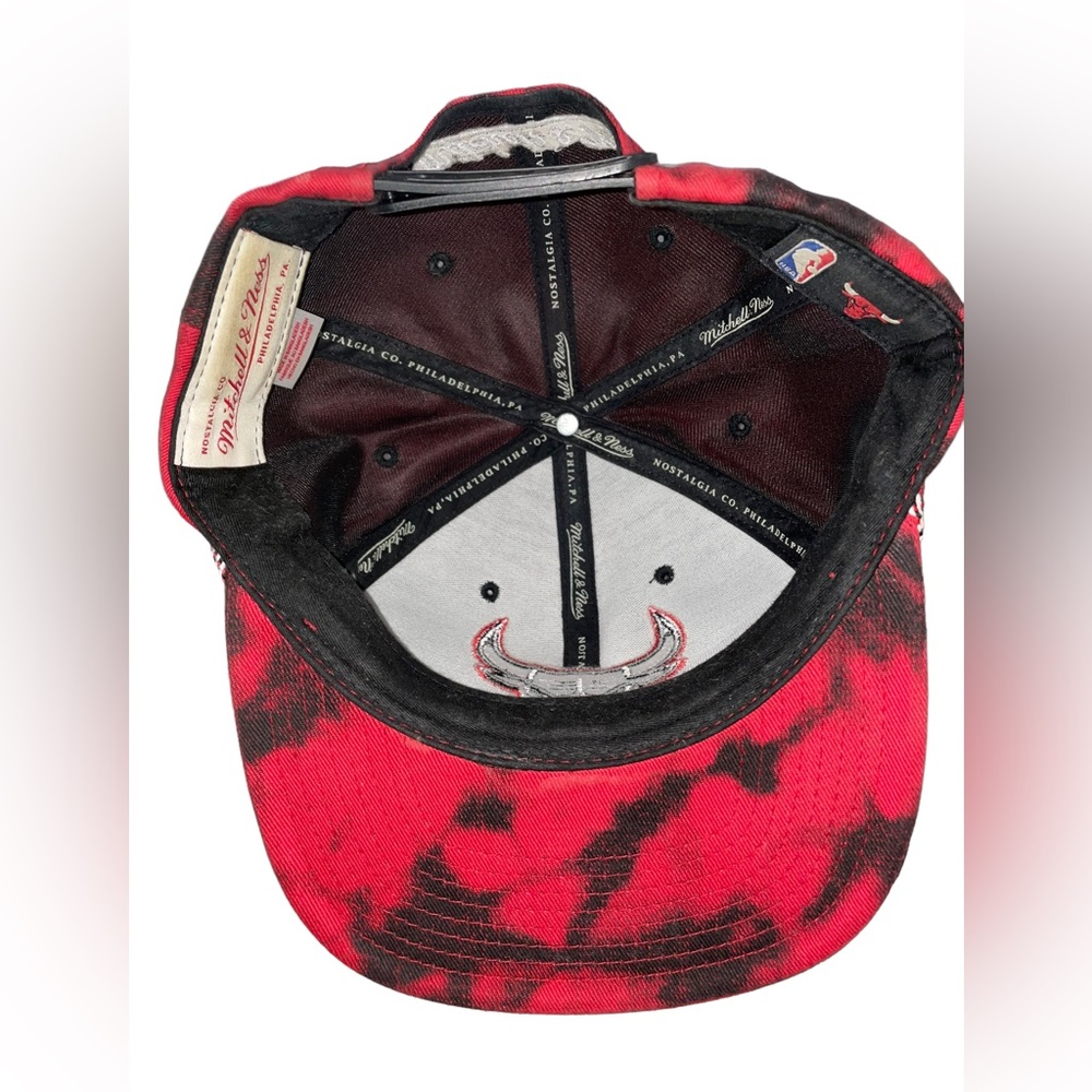 Chicago Bull Mitchell Ness Red Tie Dye Snapback Hat - Picture 3 of 4